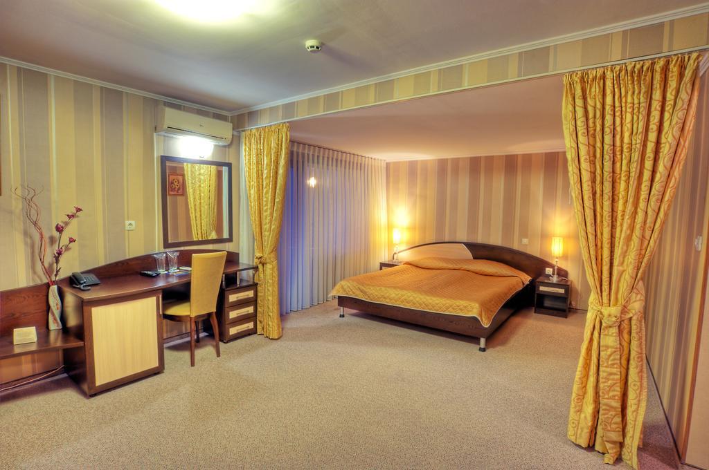 Luxor Hotel Smoljan Esterno foto
